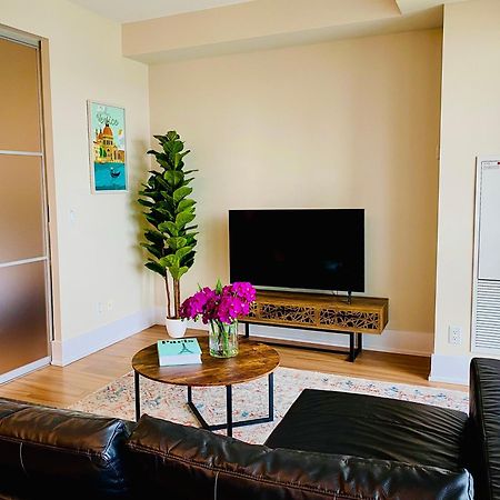 Central Toronto Suite - Free Parking, City Views, Near Cn Tower Extérieur photo