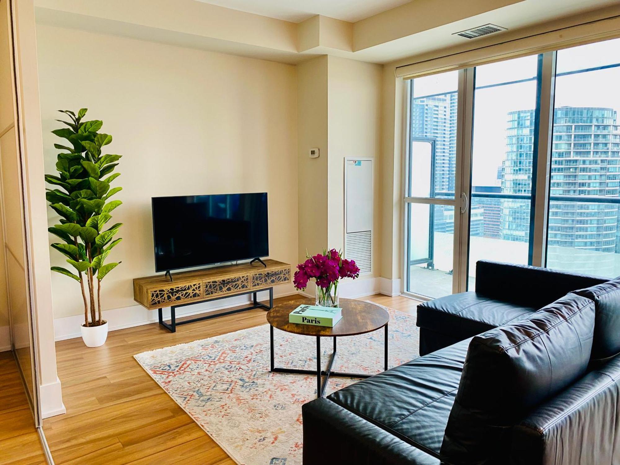 Central Toronto Suite - Free Parking, City Views, Near Cn Tower Extérieur photo