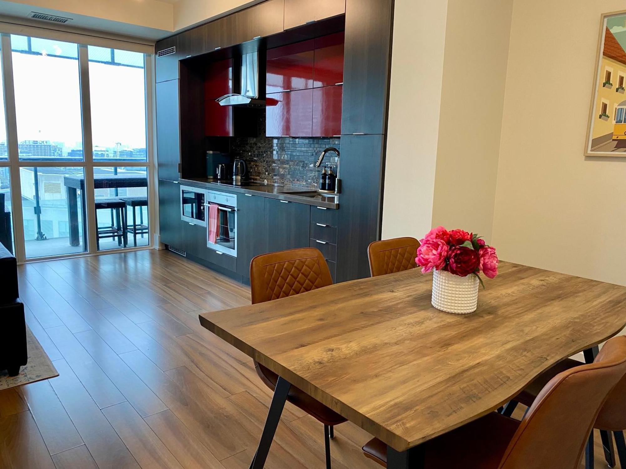 Central Toronto Suite - Free Parking, City Views, Near Cn Tower Extérieur photo