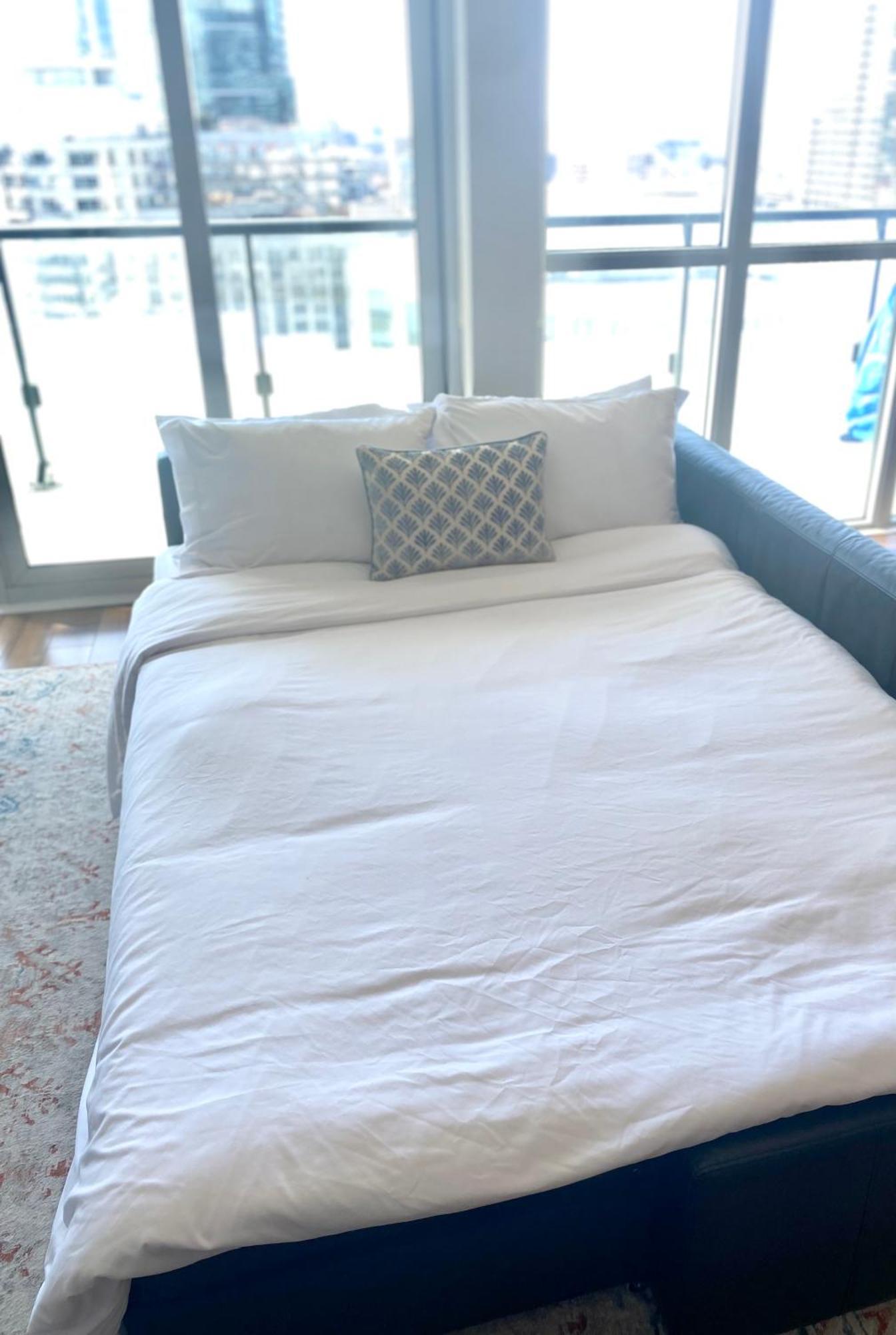 Central Toronto Suite - Free Parking, City Views, Near Cn Tower Extérieur photo